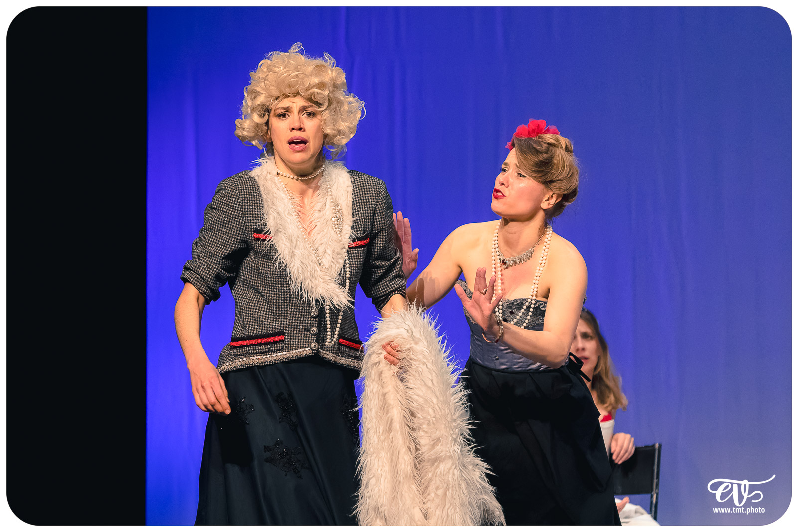 UN FIL A LA PATTE (CIE VIVA)